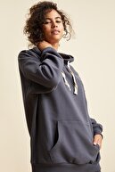 Defacto Kadın Antrasit Slogan Baskılı Organik Pamuklu Cepli Kapüşonlu Oversize Fit Sweatshirt V1692AZ21AU