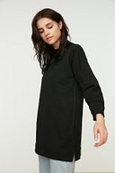 Siyah Dik Yaka Yırtmaç Detaylı Basic Örme Sweatshirt TCTAW22TW0196
