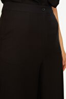 TRENDYOLMİLLA Siyah Dökümlü Geniş Paçalı  Pantolon TWOAW21PL0332