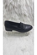 Aysun Ayakkabı Kadın Siyah Metal Detaylı Suni Deri Oxford Ayakkabı