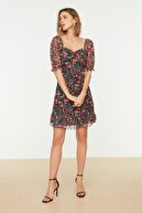TRENDYOLMİLLA Çok Renkli Çiçek Desenli Tül Örme Elbise TWOSS20EL1690