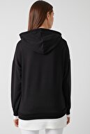 Lela Kadın Siyah Kapüşonlu Kanguru Cepli Parça Detaylı Örme Sweatshirt 5819359