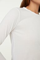 TRENDYOLMİLLA Beyaz Uzun Kollu Bisiklet Yaka Basic Örme T-Shirt TWOAW21TS0098