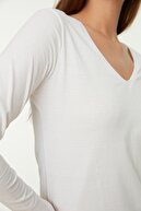 TRENDYOLMİLLA Beyaz Uzun Kollu V Yaka Basic Örme T-Shirt TWOAW21TS0099
