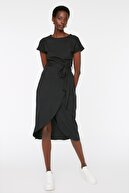 TRENDYOLMİLLA Siyah Bağlama Detaylı Örme Elbise TWOSS19VG0159
