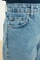 TRENDYOLMİLLA Mavi Yırtık Detaylı Yüksek Bel Straight Jeans TWOAW21JE0120
