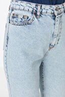TRENDYOLMİLLA Buz Mavi Asit Yıkamalı Yüksek Bel Mom Jeans TWOSS20JE0164