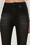 TRENDYOLMİLLA Siyah Yırtık Detaylı Yüksek Bel Skinny Jeans TWOSS20JE0299