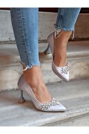 Atelierby DS Kadın Gümüş Saten Yaprak Taş Topuklu Ayakkabı 9 cm