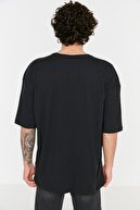TRENDYOL MAN Siyah Erkek Oversize Baskılı Kısa Kollu T-Shirt TMNSS21TS1152