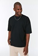 TRENDYOL MAN Siyah Erkek Basic %100 Pamuklu Bisiklet Yaka Oversize Kısa Kollu T-Shirt TMNSS22TS0318