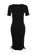 TRENDYOLMİLLA Siyah Yanları Büzgülü Örme Elbise TWOSS21EL0118