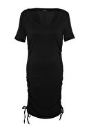 Trendyol Curve Siyah V Yaka Yanları Büzgü Detaylı Örme Elbise TBBSS22AH0147