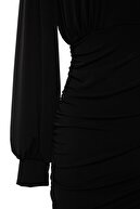 TRENDYOLMİLLA Siyah Akseuar Detaylı Örme Elbise TPRSS22EL0451