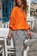 Güneşkızı Kadın Turuncu Yıkamalı Keten Fileli Bağlamalı Kapüşonlu Bluz GK-RSD2021