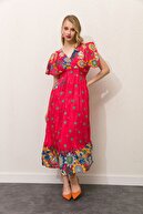 Kdm Kadın Modası Kadın Kırmızı Kruvaze Yaka Yarasa Kolu Dantel Biyeli Renkli Çiçekli Saten Elbise