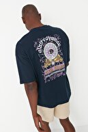 TRENDYOL MAN Lacivert Erkek Oversize Sırt Baskılı Kısa Kollu T-Shirt TMNSS21TS0384