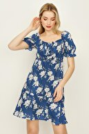 Select Moda Kadın Mavi Çiçek Desenli Beşgen Yaka Balon Kollu Mini Elbise