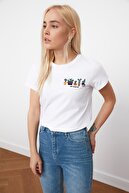 TRENDYOLMİLLA Beyaz Nakışlı Basic Örme T-Shirt TWOSS20TS0103