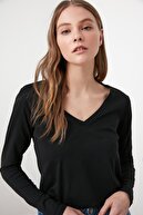 TRENDYOLMİLLA Siyah Uzun Kollu V Yaka Basic Örme T-Shirt TWOAW21TS0099