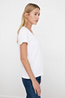 TRENDYOLMİLLA Beyaz V Yaka Basic  Örme T-Shirt TWOSS20TS0129