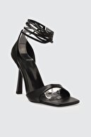 Trendyol Shoes Siyah Küt Burunlu Kadın Klasik Topuklu Ayakkabı TAKSS21TO0040