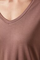 TRENDYOLMİLLA Vizon Viskon Karışımlı V Yaka Basic Örme T-Shirt TWOSS20TS0131