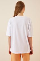 Happiness İstanbul Kadın Kırık Beyaz Baskılı Oversize Uzun Penye T-shirt ZV00105 - 3
