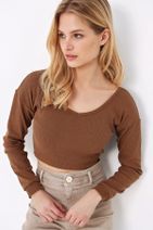 Trend Alaçatı Stili Kadın Karamel Ön Arka V Yaka Crop Bluz ALC-X5270 - 3