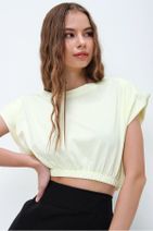 Trend Alaçatı Stili Kadın Açık Sarı Omuz Vatkalı Beli Lastikli Crop T-Shirt ALC-X5800 - 4