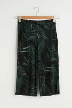LC Waikiki Your Fashion Style'dan Kadın Yeşil Beli Capri Lastikli Standart Fit Desenli Baskılı Basic - 1