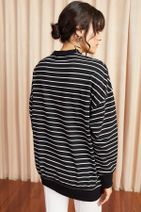 Olalook Kadın Siyah-Beyaz Yaka Detaylı Yumuşak Detaylı Salaş Sweatshirt SWT-19000188 - 5