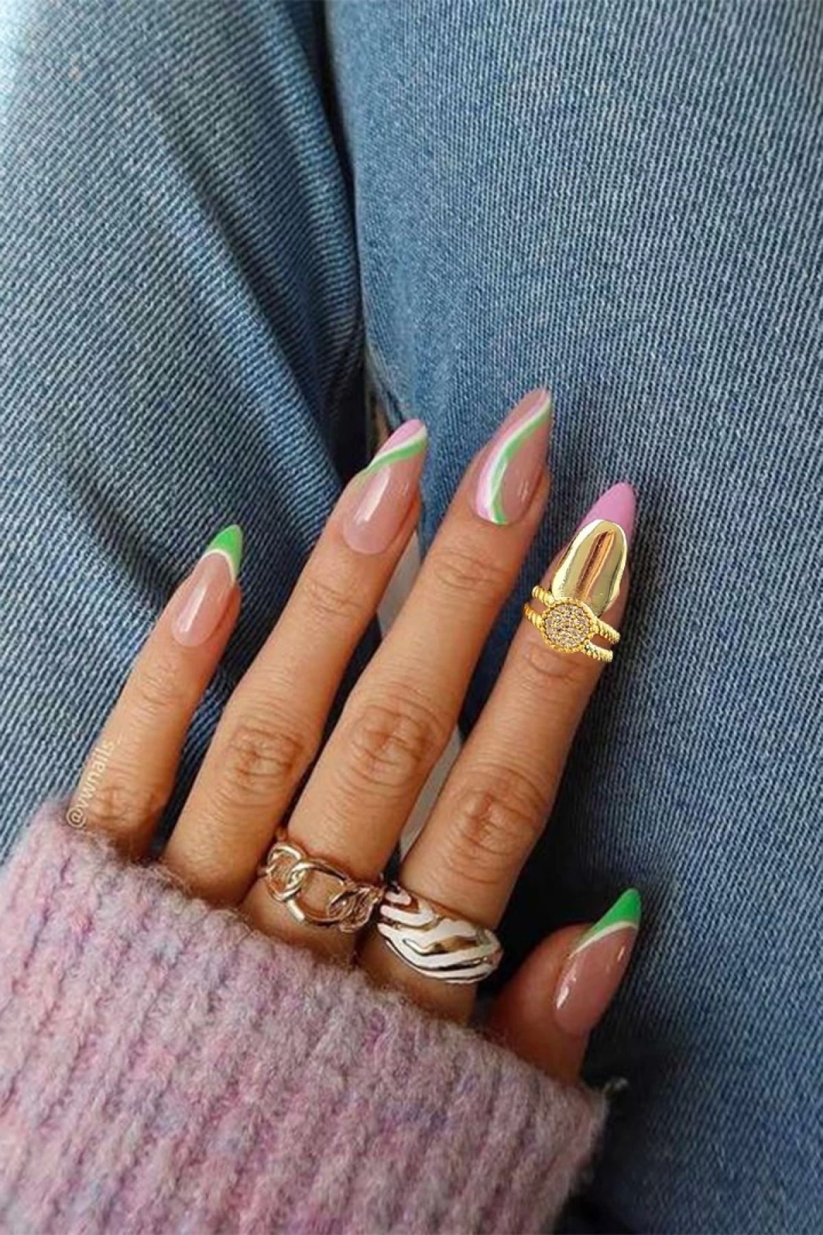 Nails shop with rings