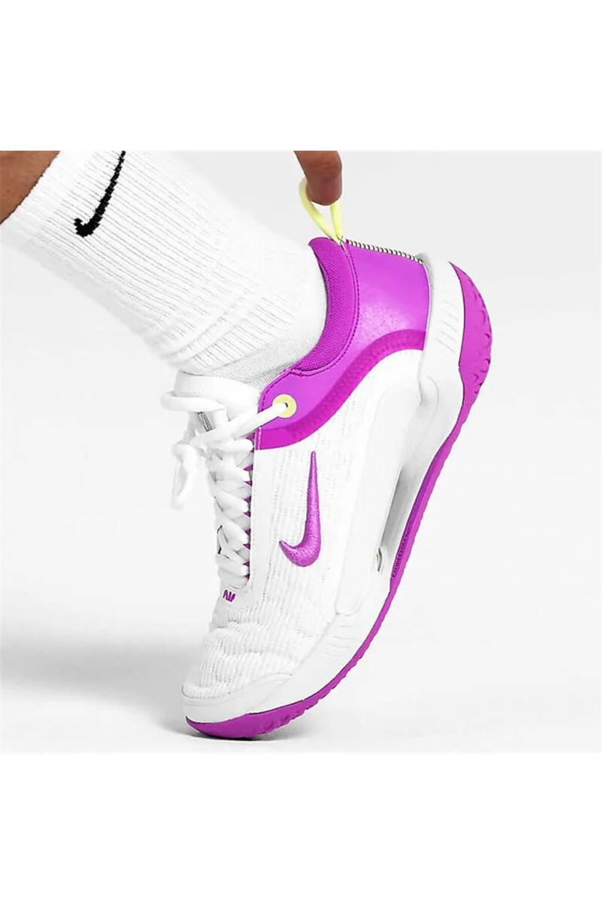 White nike 2025 heels