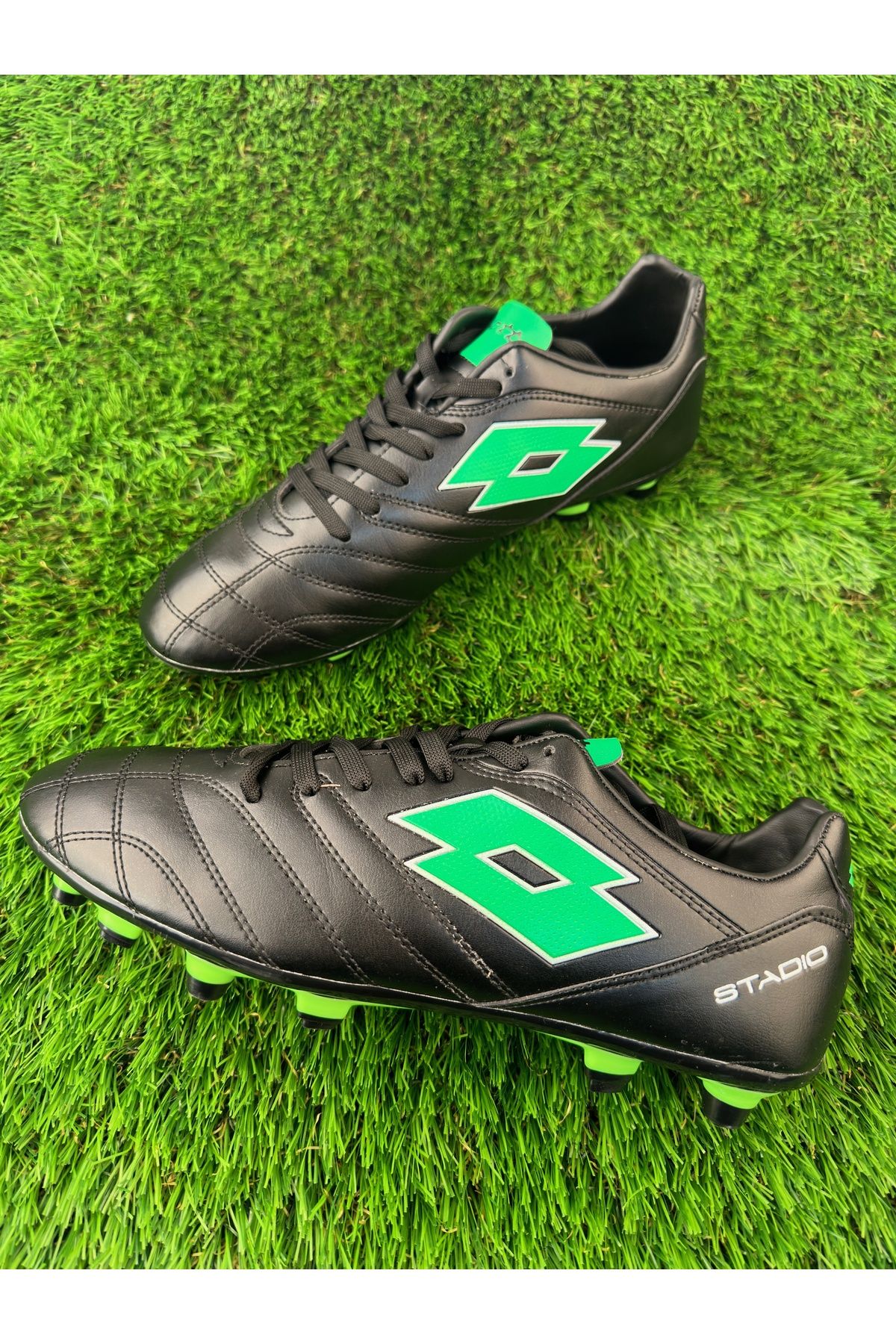Lotto outlet turf shoes