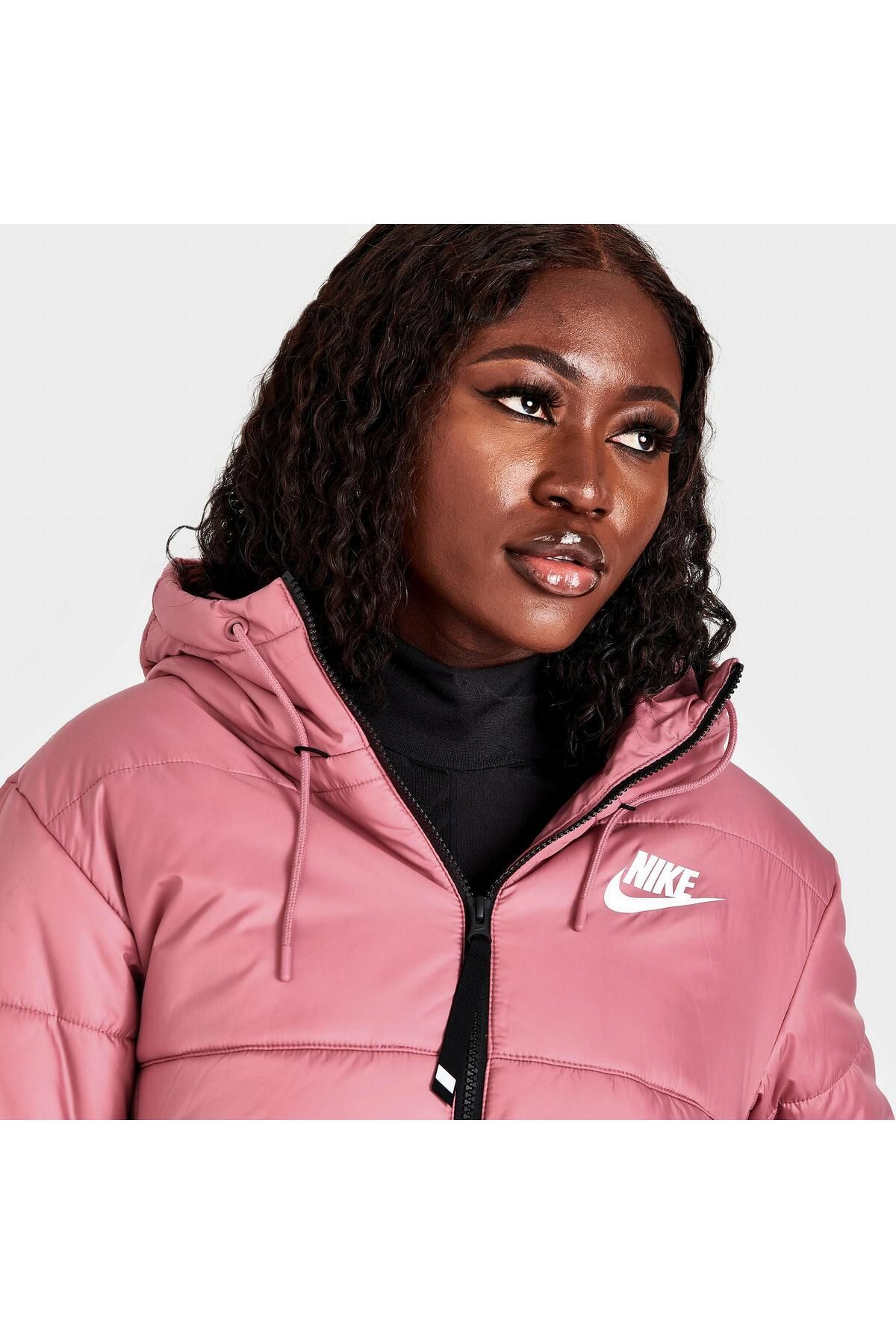 Nike women's packable best sale jacket