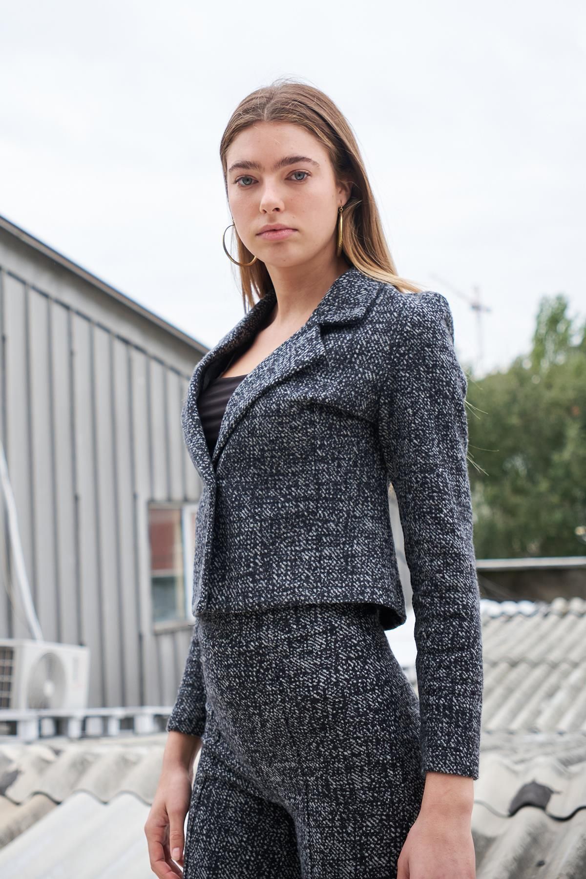 Jument Woolen Light Flexible Fabric Patterned Winter Collar Long