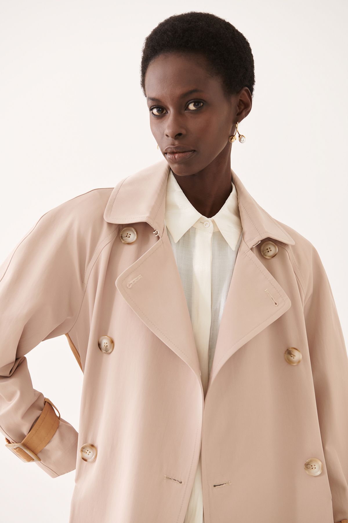 Below shop knee coat
