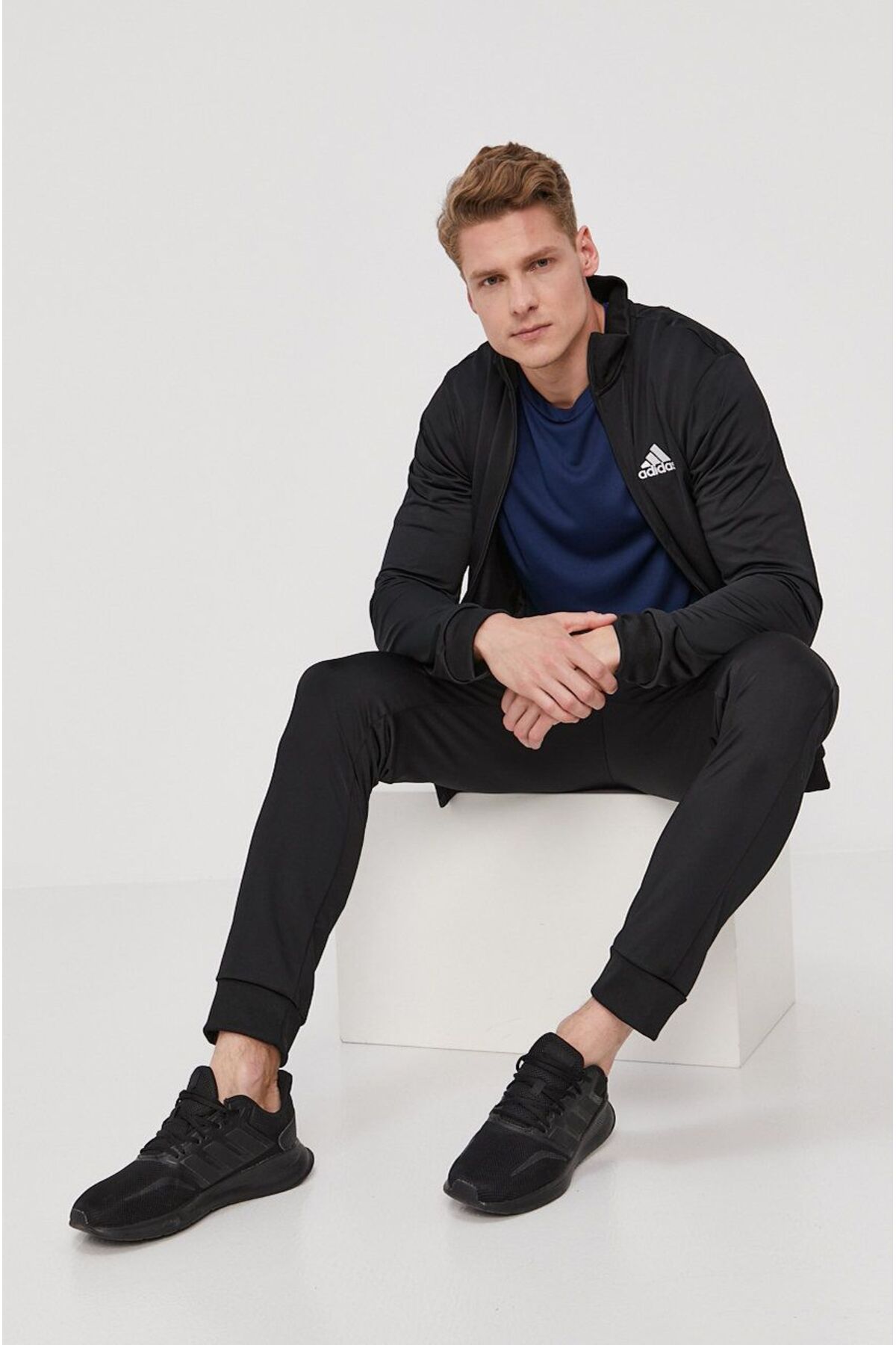 adidas Comfortable Cut Men s Tracksuit Suitable for Daily Use and