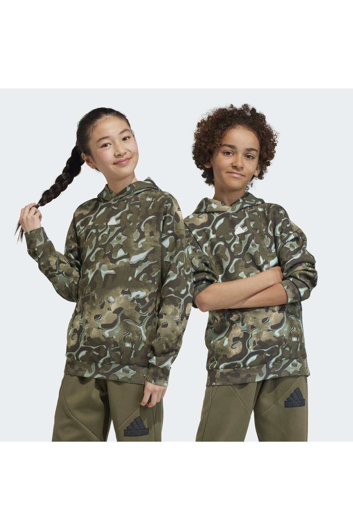adidas Sweatshirt Khaki Relaxed fit Trendyol