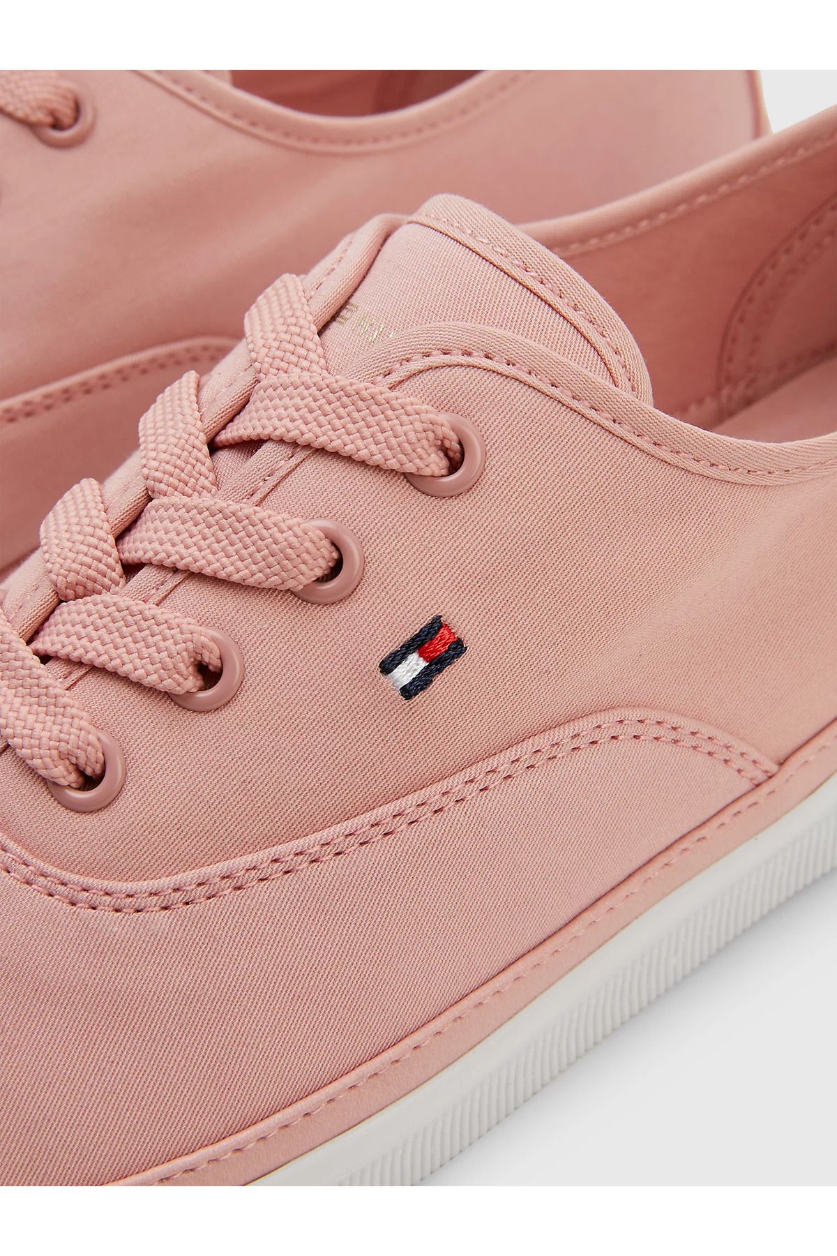 Tommy hilfiger hot sale kesha sneakers
