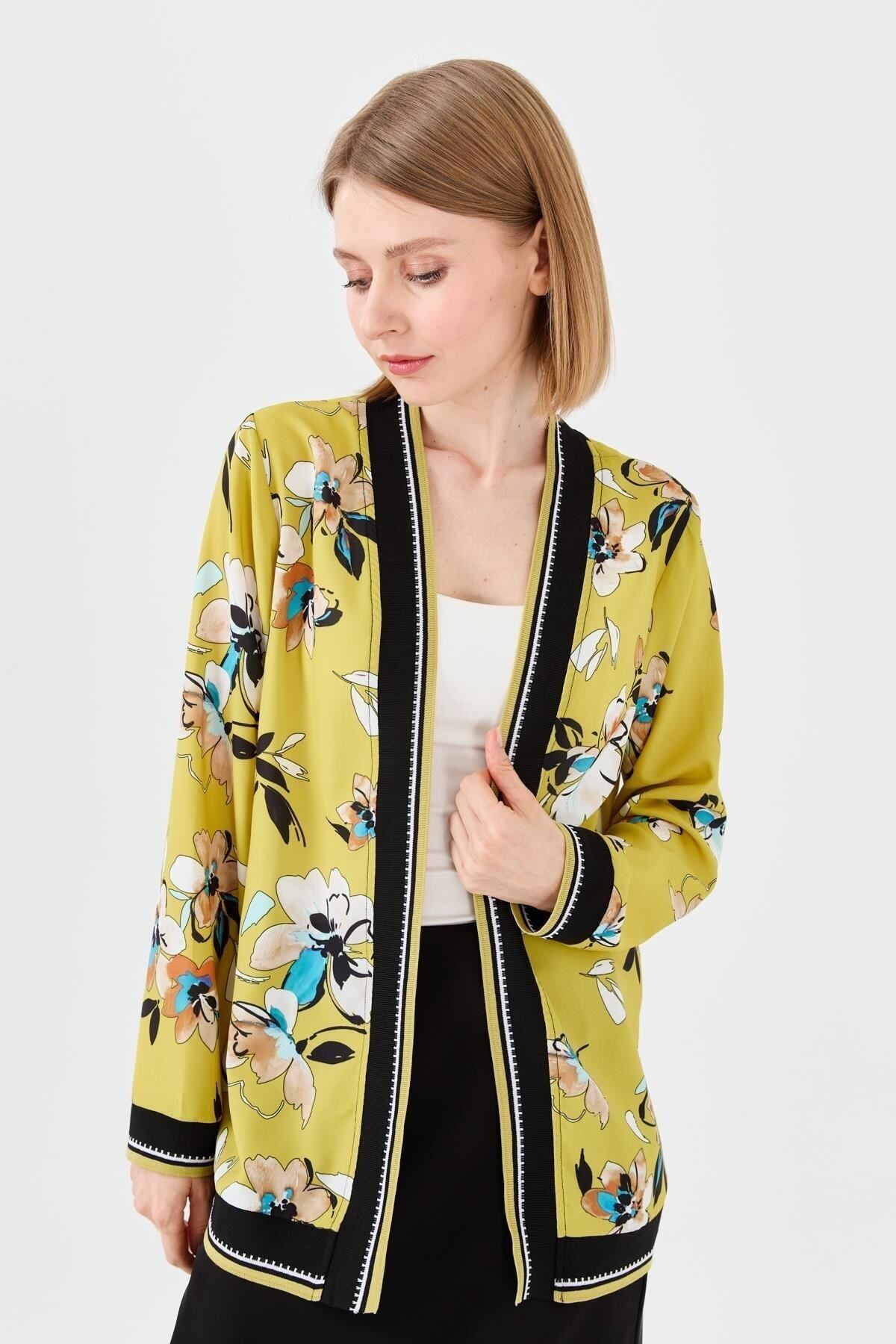 Yellow outlet short jacket