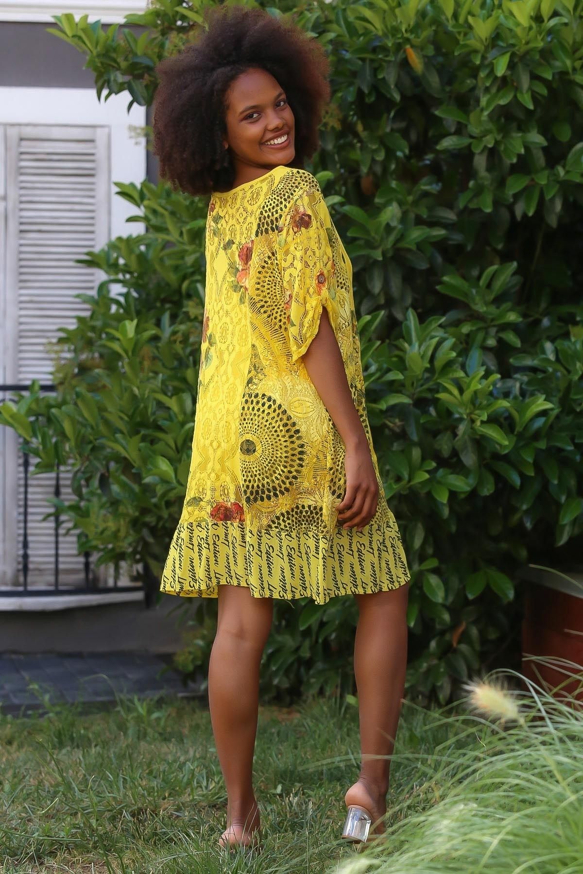 Chiccy Women s Yellow U Neck Three quarter Sleeve Midi Buttoned