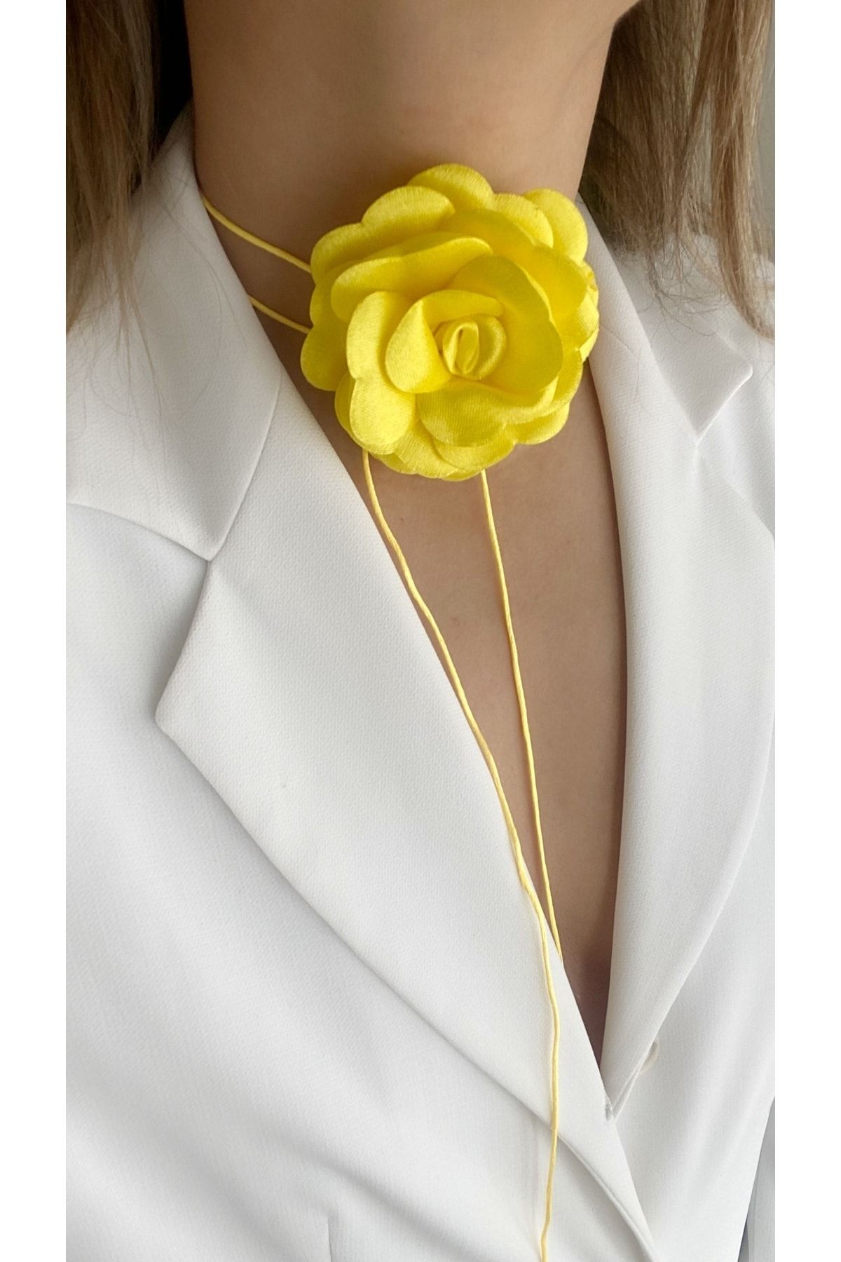 Flower shop choker necklace