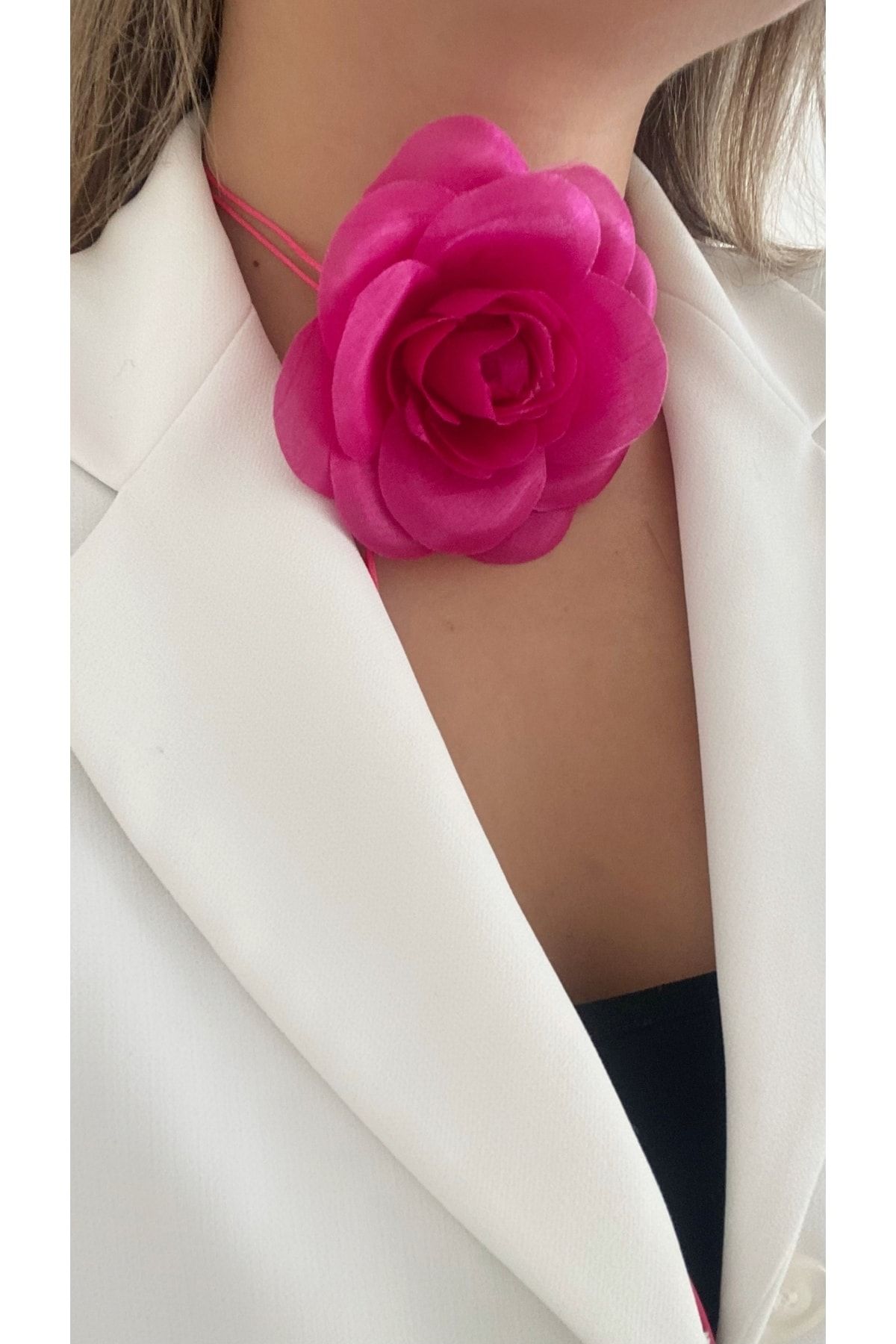 Barbie choker shop