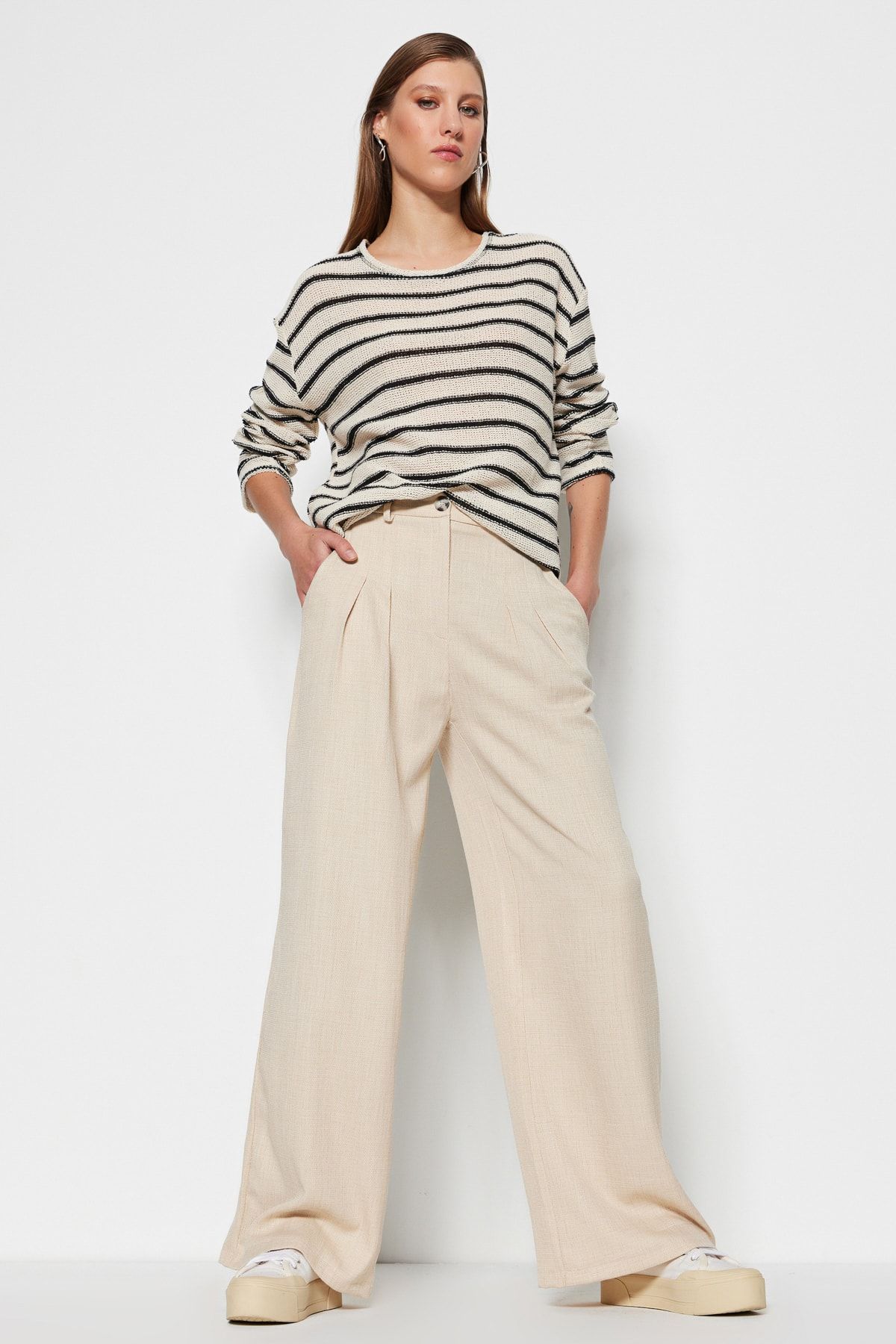 Trendyol Collection Khaki Patterned Woven Trousers TWOAW23PL00282 - Trendyol