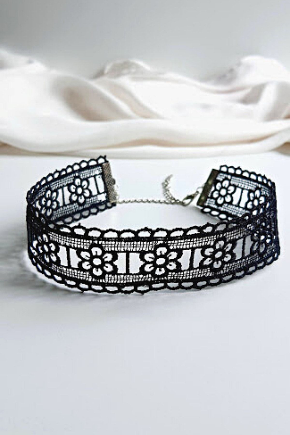 Black gothic choker deals