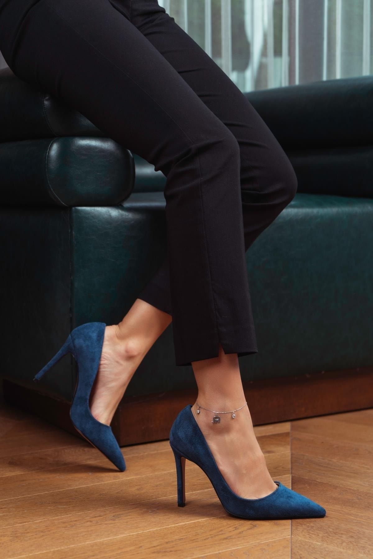 Navy Blue Prada Heels 8.5 – OMNIA