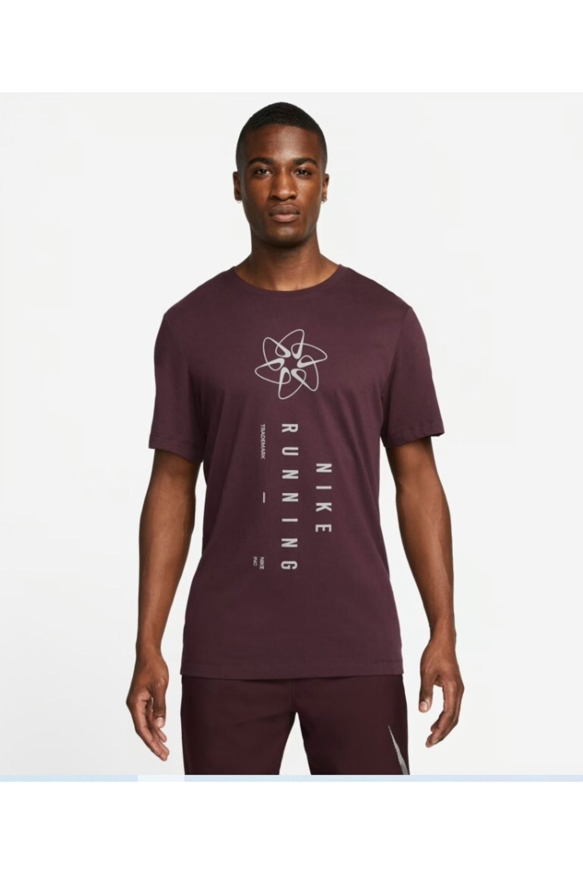 Nike Dri fit Run Division Standard Fit Men s T Shirt Trendyol