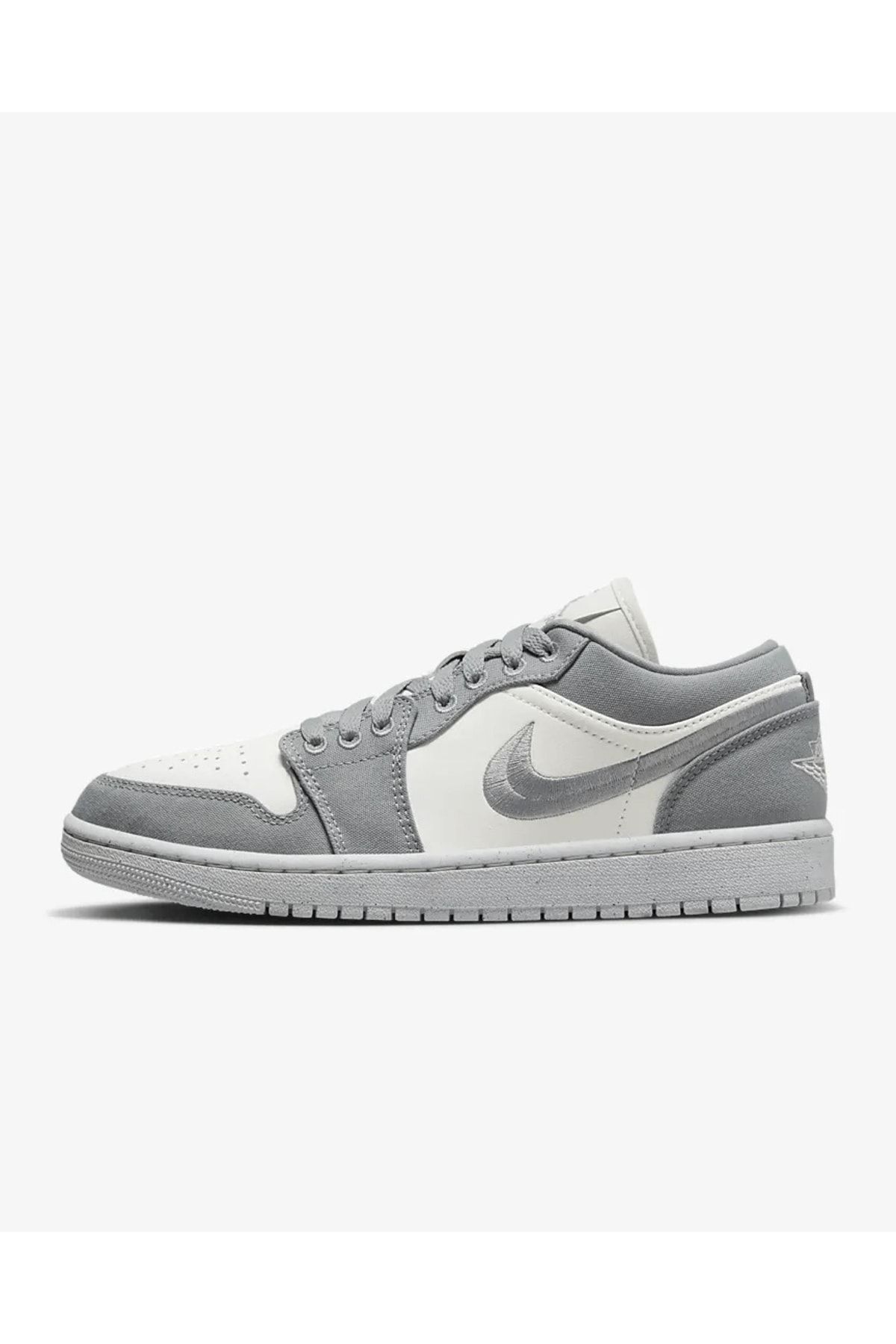 Light gray nike sneakers on sale
